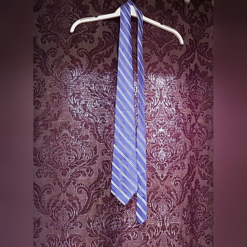 Croft and Barrow Men's Neck Tie Diagonally Striped Purple Black Silver Blue Silk
